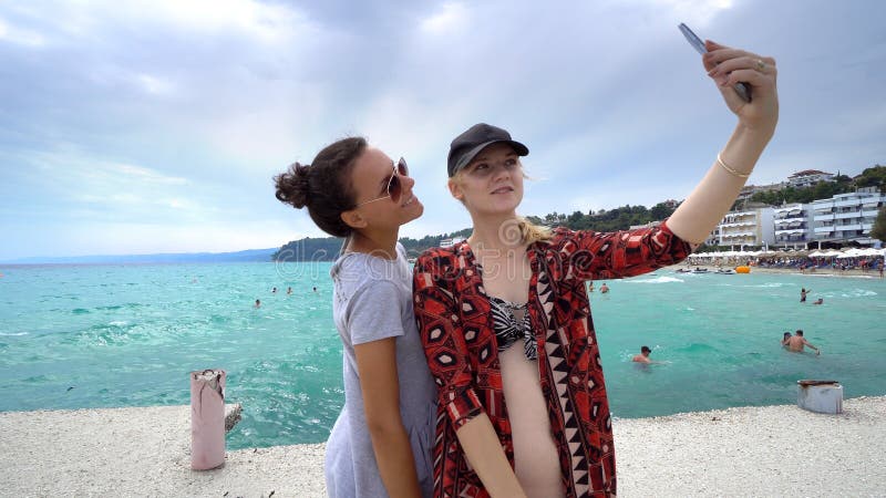 Grappige Selfies Op Th-strand Stock Afbeelding 
