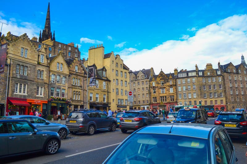 Grassmarket в Эдинбурге, Шотландии Красивая площадь с tr стоковая фотография rf Grassmarket в Эдинбурге, Шотландии Красивая площадь с tr стоковая фотография rf