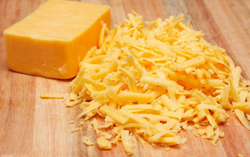 grated trä för brädecheddar ost arkivfoto grated trä för brädecheddar ost arkivfoto