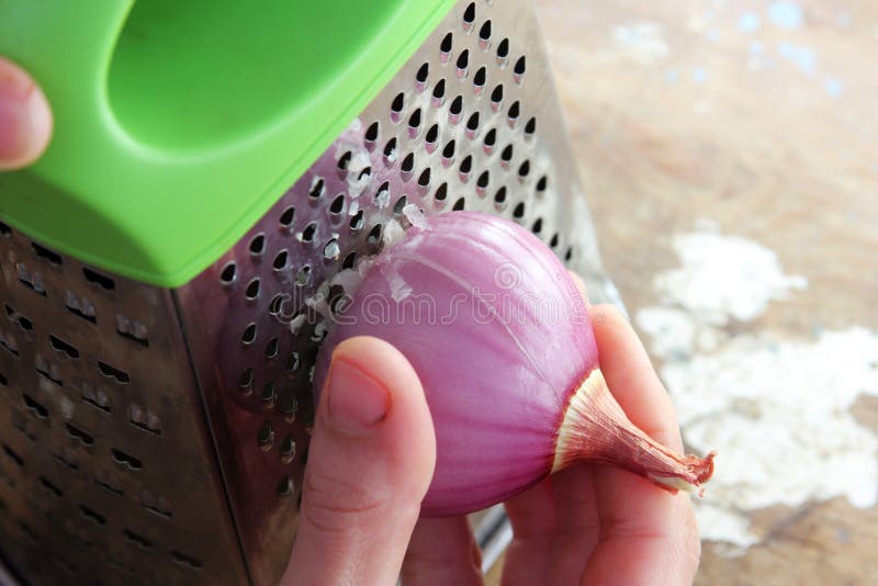 https://thumbs.dreamstime.com/b/grater-onion-hand-grate-metal-stainless-steel-rustic-wooden-background-68131652.jpg