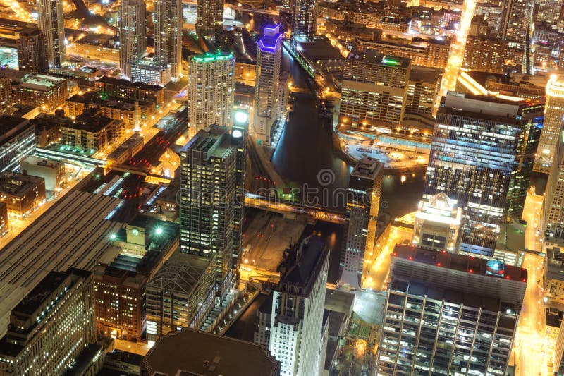 Gratte-ciel du centre de Chicago la nuit