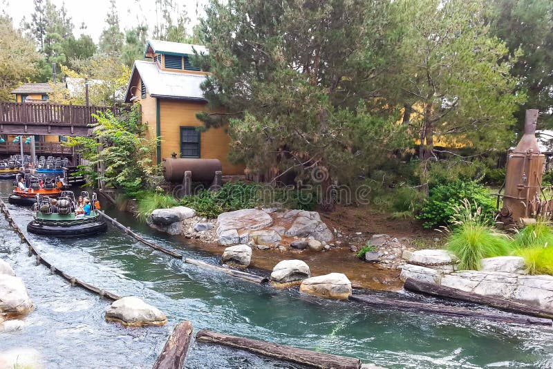 Graubär-Fluss-Flößenanziehungskraft an Disneys Kalifornien-Abenteuer stockfoto Graubär-Fluss-Flößenanziehungskraft an Disneys Kalifornien-Abenteuer stockfoto