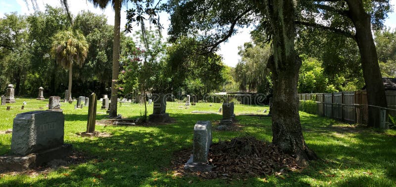 Gravestone at oak hill cemetery in Bartow Florida stock photos