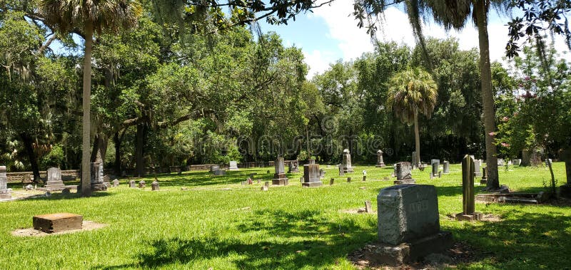 Gravestone at oak hill cemetery in Bartow Florida stock photo