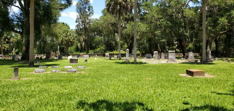 Gravestone at oak hill cemetery in Bartow Florida stock photos