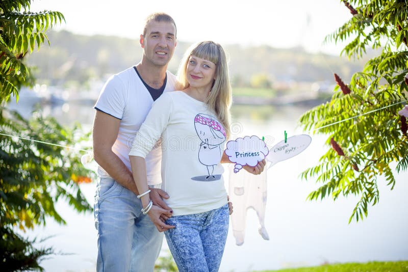 gravid barn för par fotografering för bildbyråer gravid barn för par fotografering för bildbyråer