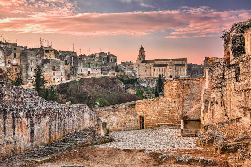 Gravina w Puglia, Bari, Włochy: krajobraz przy wschodem słońca stary fotografia stock
