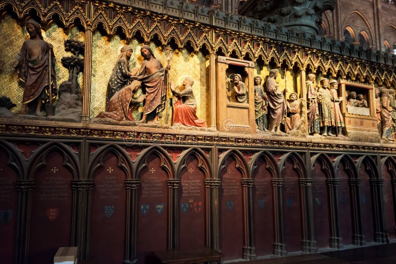 Gravvalven i domkyrkan av Notre Dame de Paris arkivbild Gravvalven i domkyrkan av Notre Dame de Paris arkivbild