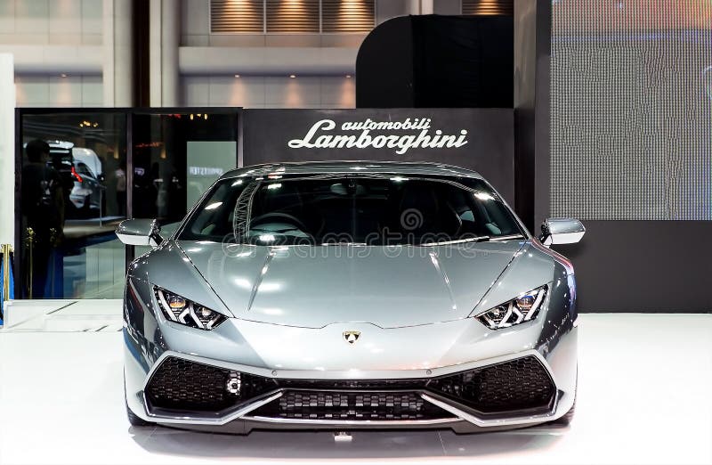 Gray Lamborghini-luxesportwagen stock afbeelding Gray Lamborghini-luxesportwagen stock afbeelding
