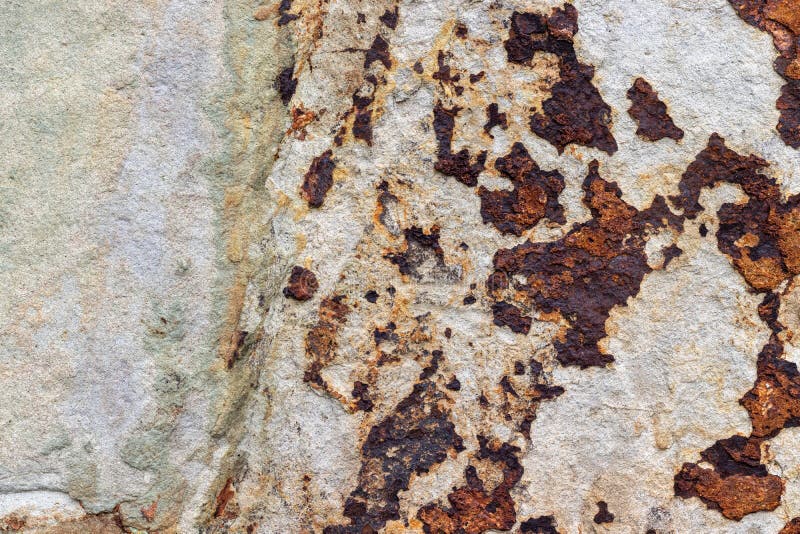 Сколько гниет каменная стена