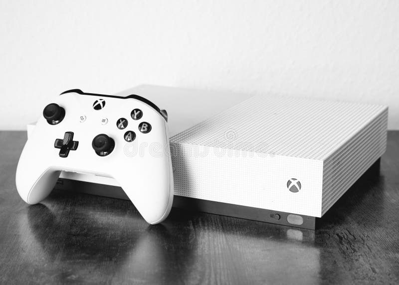 467 Xbox One S Stock Photos, High-Res Pictures, and Images - Getty