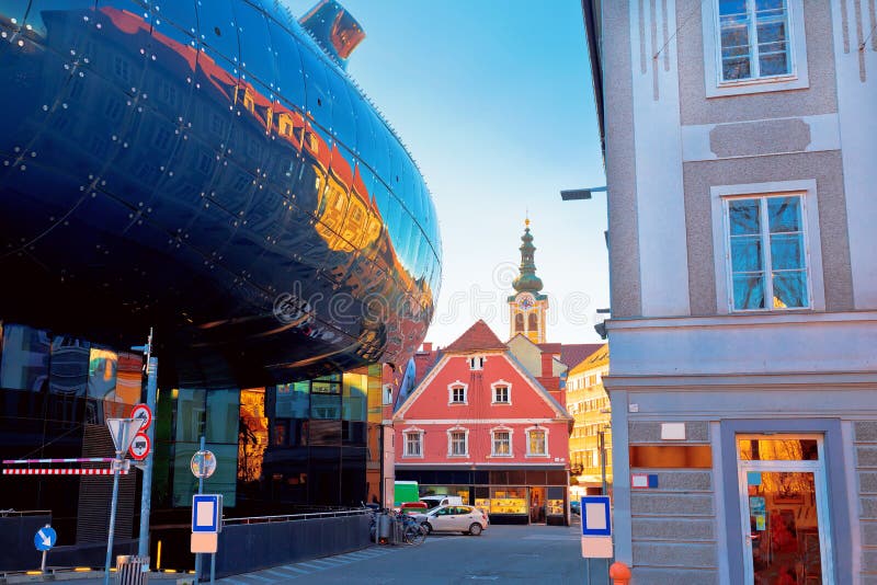 Graz pejzażu miejskiego nowożytny i historyczny architektury ulicy widok obraz stock