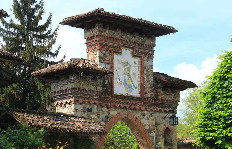 Grazzano Visconti, un pueblo medieval en Italia septentrional fotos de archivo libres de regalías Grazzano Visconti, un pueblo medieval en Italia septentrional fotos de archivo libres de regalías