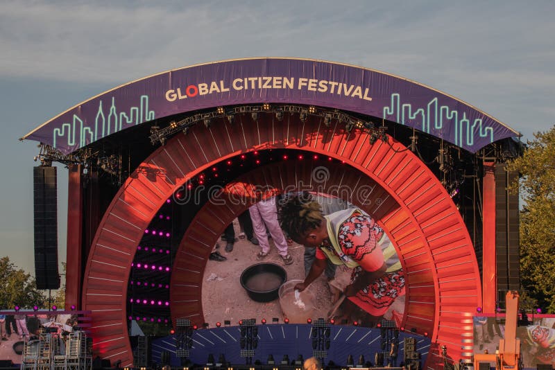 GREAT LAWN, CENTRAL PARK, NEW YORK - 27 SEPTEMBRE : La reine avec Adam Lambert effectue un contrôle sonore pendant le CITOYEN GLO