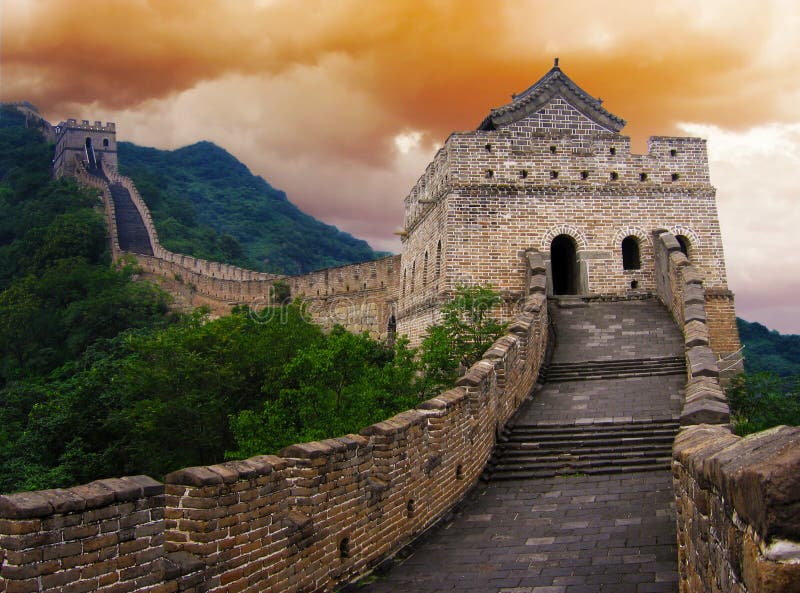 Die Große Mauer von China außerhalb von Peking bei Sonnenuntergang.