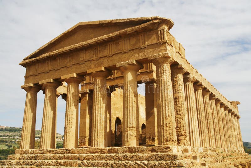 Il Tempio della Concordia greco antico punto di riferimento di Agrigento, in Sicilia.