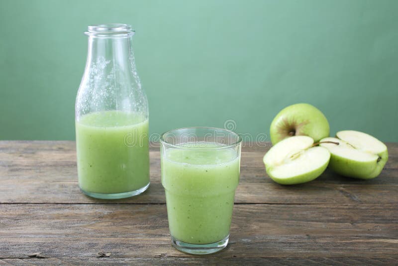 Green apple smoothie stock photography Green apple smoothie stock photography
