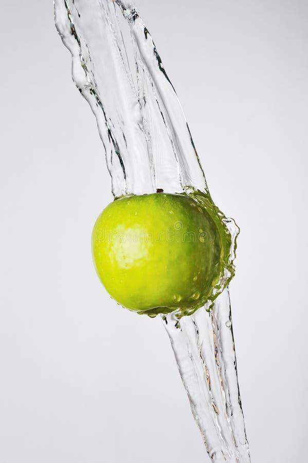 Green Apple and Water Splash Stock Image Image of liquid, underwater 29747351