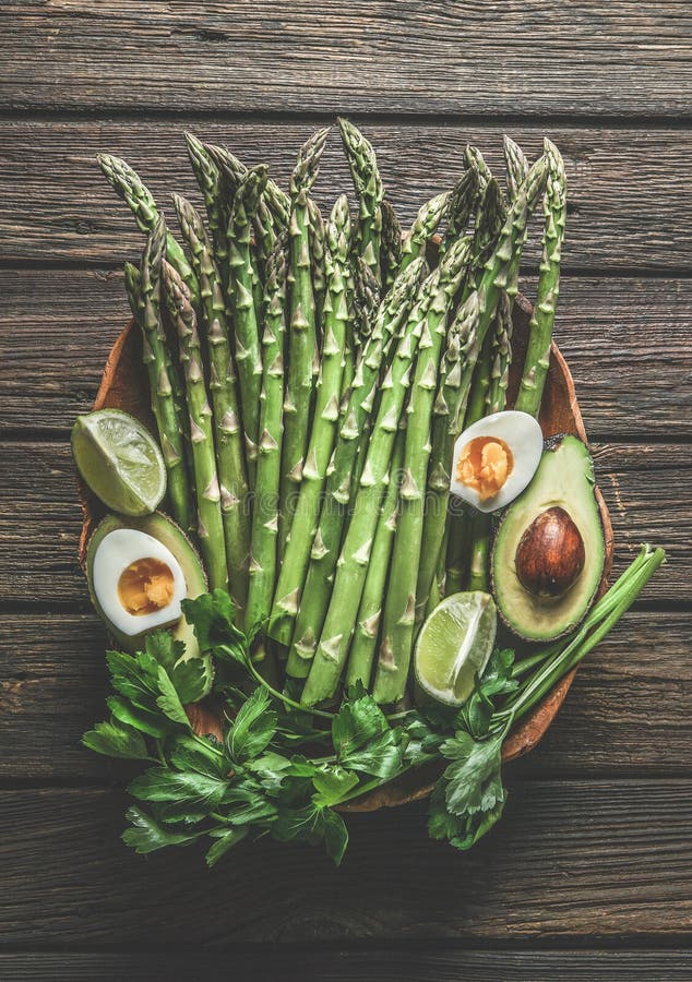 https://thumbs.dreamstime.com/b/green-asparagus-bunch-egg-halves-avocado-parsley-lime-rustic-woode-kitchen-table-healthy-cooking-preparation-home-244657836.jpg