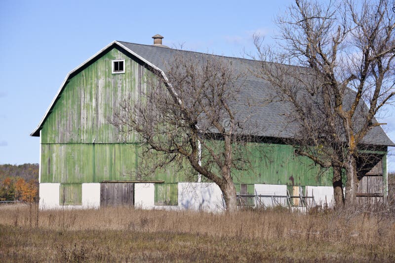 Green Barn stock image. Image of cultivated, farmhouse 21613777