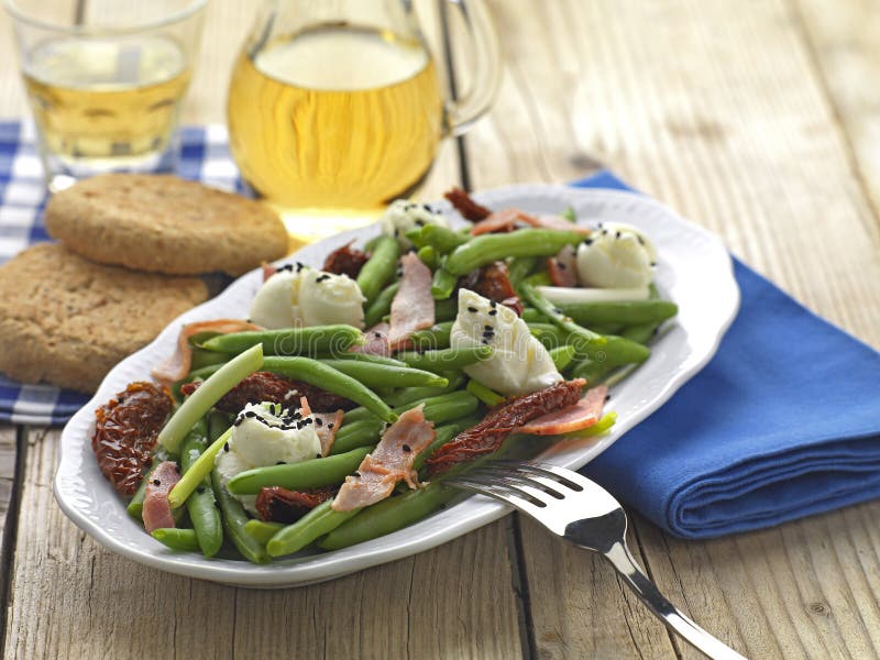 Green bean and crispy bacon salad