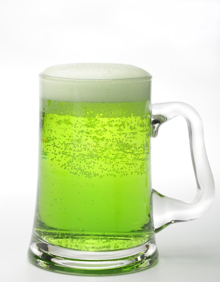 Зеленый але. Зеленое пиво. Ирландское зеленое пиво. Чешское зеленое пиво. Зелёное пиво с водорослями.