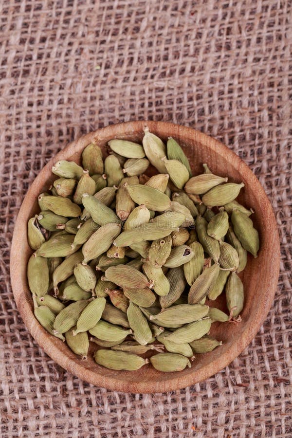 Green cardamom stock image. Image of bowl, gourmet, plant 37947537