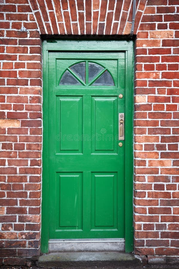 Red Brick Green Door Discover the Hidden Charm of This Color Combination!