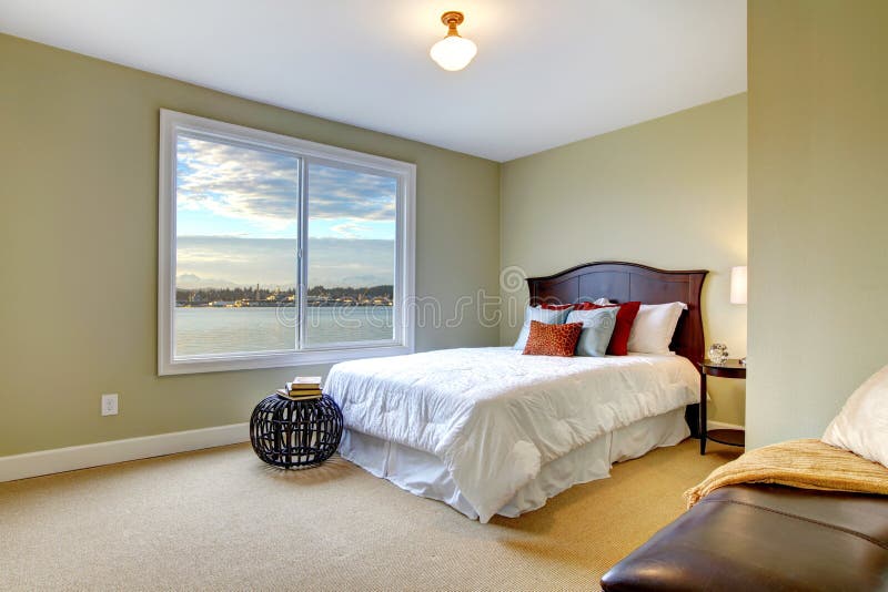 Green large bedroom with white bed and water view. Green green bedroom with water view and white bedding royalty free stock photography Green large bedroom with white bed and water view. Green green bedroom with water view and white bedding royalty free stock photography