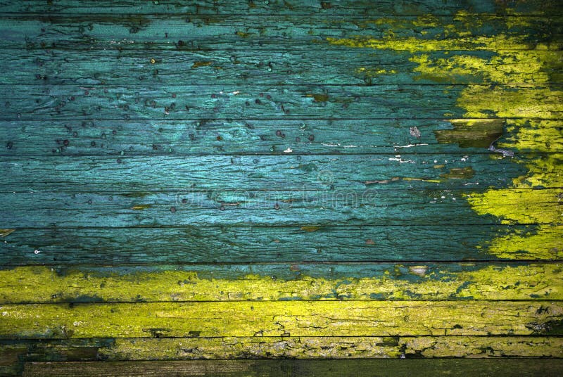 Green målad tappningväggyellow arkivfoton