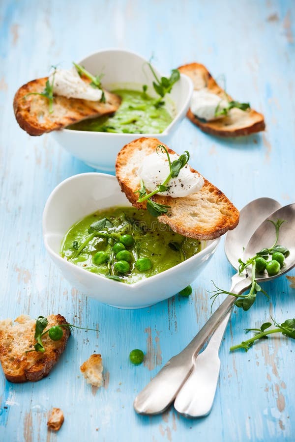Green pea soup with goat's cheese crostini