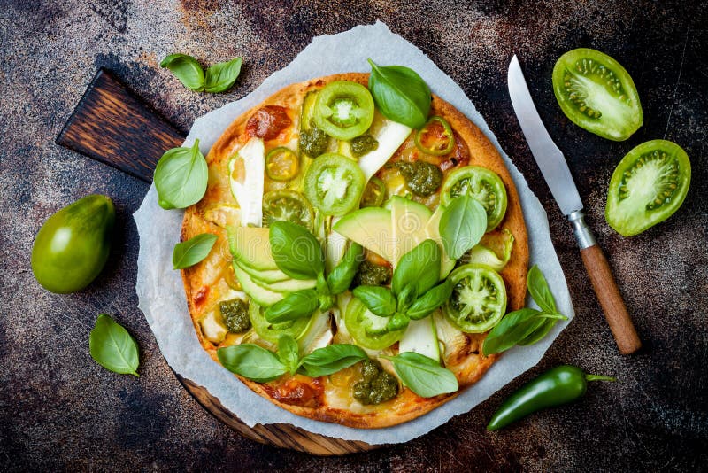 Green Pizza with Pesto, Zucchini, Tomatoes, Avocado, Jalapeno ...