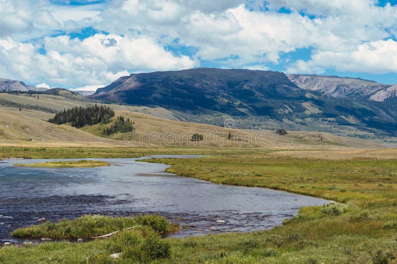 Abaixe O Lago Valley Verde E a Montanha Da Parte Superior Lisa, Wyoming