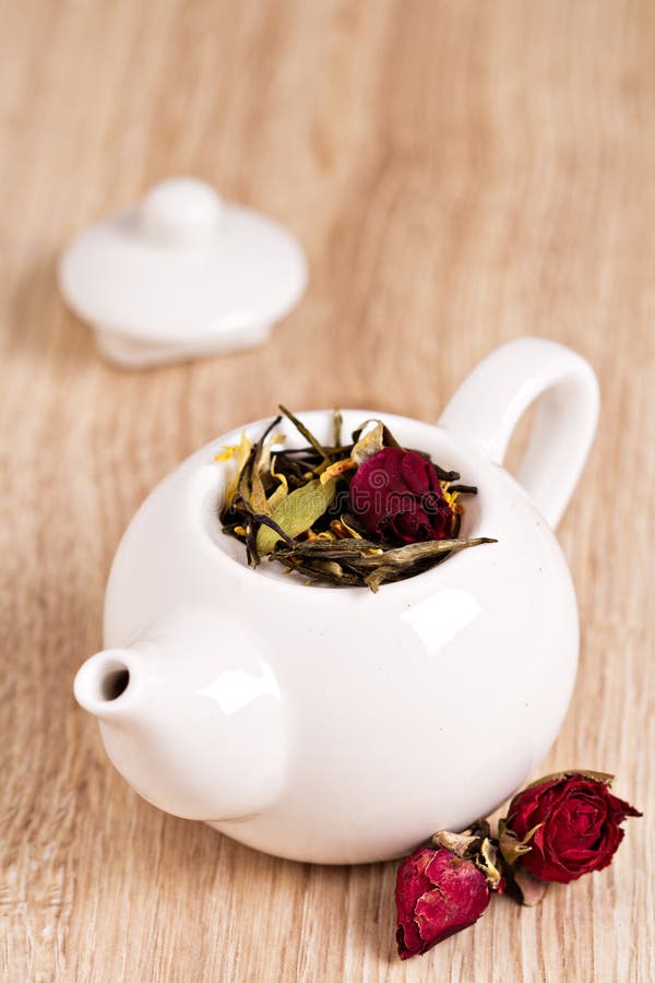 Green tea with fruits, spices, rose petals