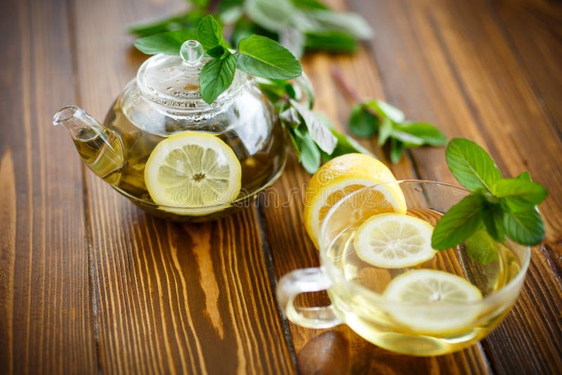 Green tea with lemon and mint