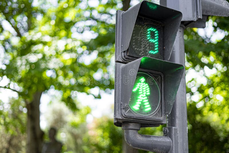 Green Traffic Light To Control Pedestrian Crossing with a Countdown To