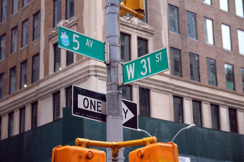 Green West 31st Street and 5th Avenue Fashion Traditional Sign in ...