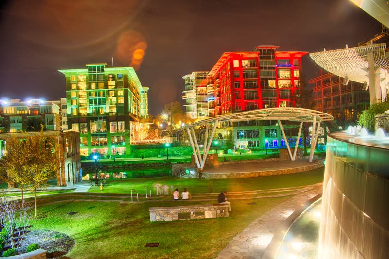 Greenville Южная Каролина близко падает прогулка реки парка на nigth стоковая фотография Greenville Южная Каролина близко падает прогулка реки парка на nigth стоковая фотография