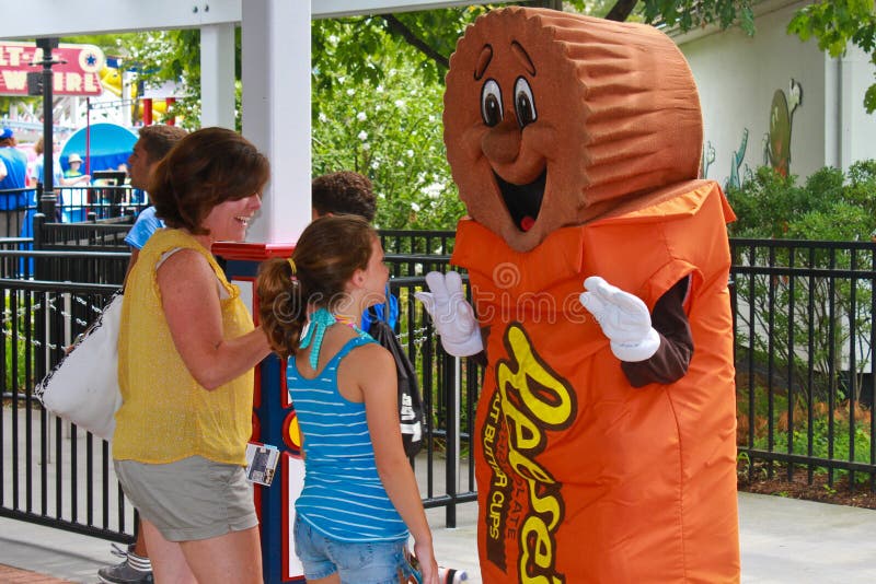 Greeting en Reeses av koppen för jordnötsmör royaltyfria foton Greeting en Reeses av koppen för jordnötsmör royaltyfria foton