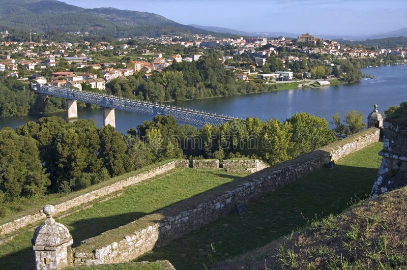 Grensrivier, brug, tussen Portugal en Spanje royalty-vrije stock fotografie Grensrivier, brug, tussen Portugal en Spanje royalty-vrije stock fotografie
