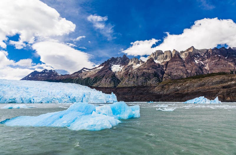 Grey Glacier em Grey Lake no campo de gelo do sul do patagonia, Torres del Paine, parque nacional, o Chile imagens de stock royalty free Grey Glacier em Grey Lake no campo de gelo do sul do patagonia, Torres del Paine, parque nacional, o Chile imagens de stock royalty free