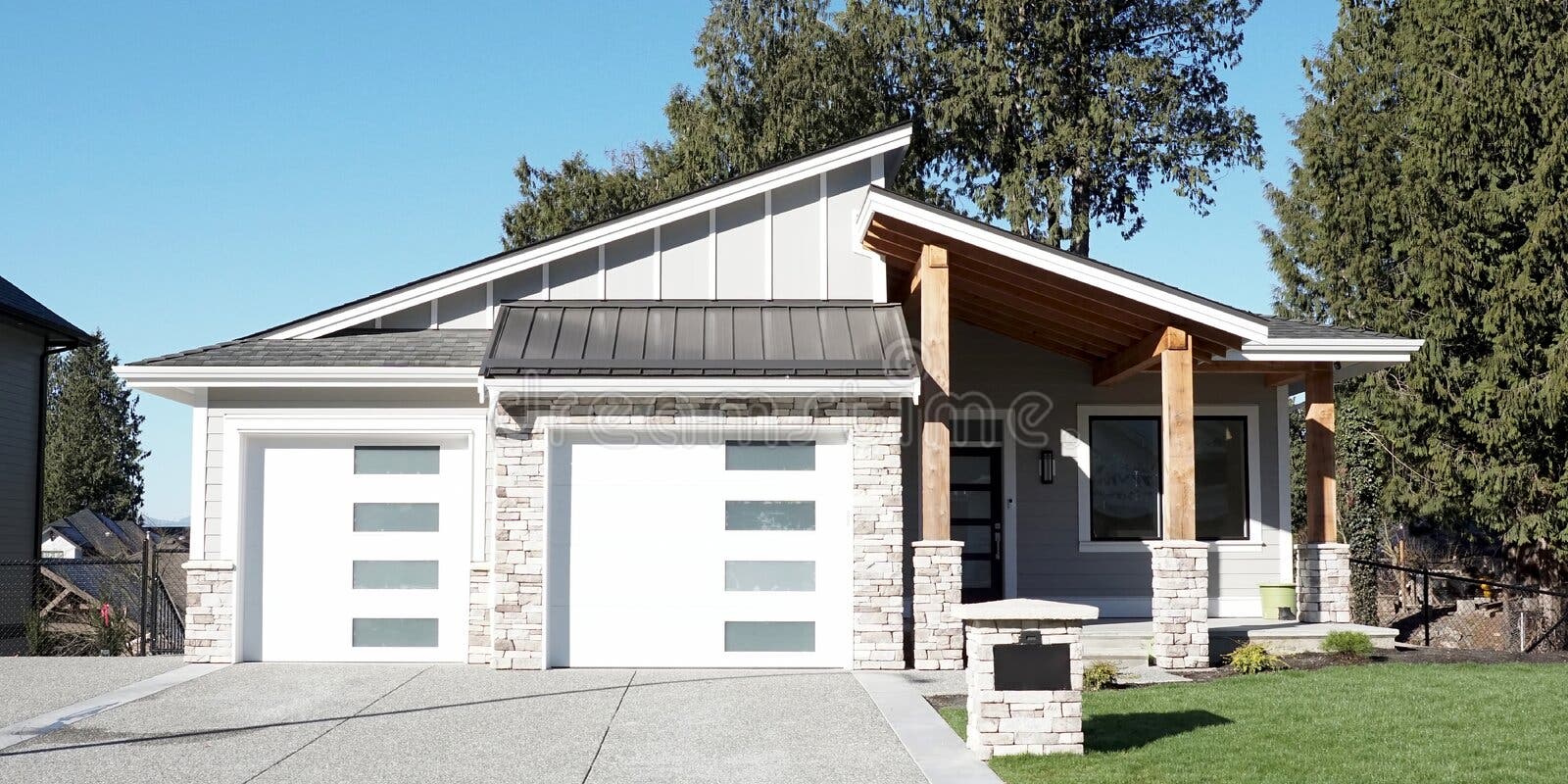 Modern Grey Stucco Exterior Farmhouse Maison House Cumulus Clouds Sky ...