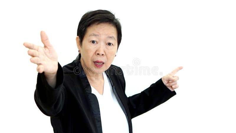 Gridare asiatico della donna di affari del senior manager ed estratto arrabbiato fotografia stock libera da diritti Gridare asiatico della donna di affari del senior manager ed estratto arrabbiato fotografia stock libera da diritti