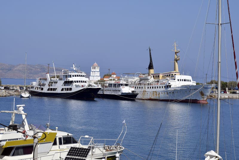 Griechenland, Schiffe im Hafen im Westen von Kreta nahe Chania lizenzfreie stockfotos Griechenland, Schiffe im Hafen im Westen von Kreta nahe Chania lizenzfreie stockfotos