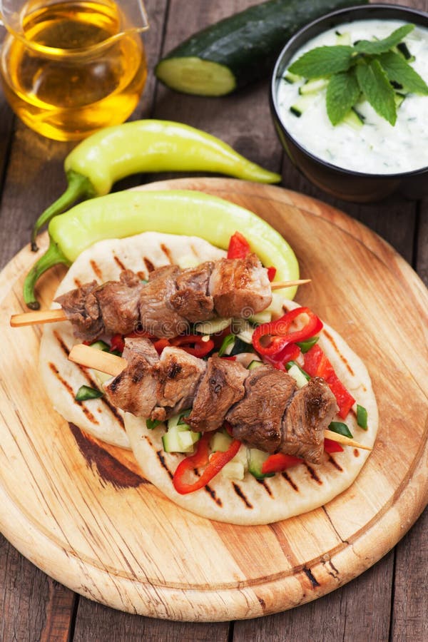 Griechische Souvlaki Aufsteckspindel Stockbild - Bild von kebab ...
