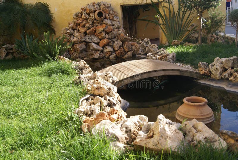 Griechischer Garten stockfoto. Bild von weinlese, outdoor