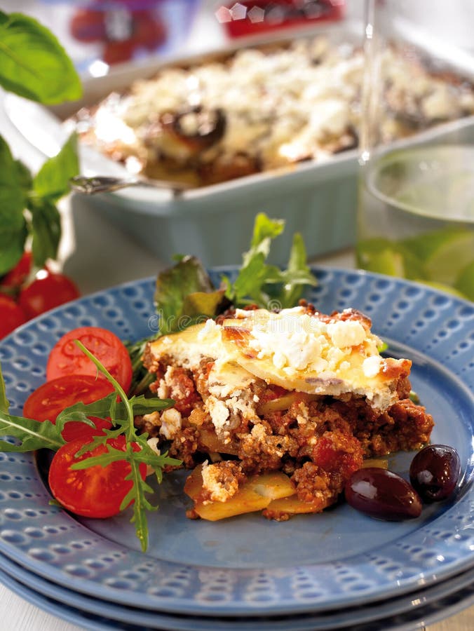 Griechisches moussaka stockfoto. Bild von moussaka, griechenland - 10235476