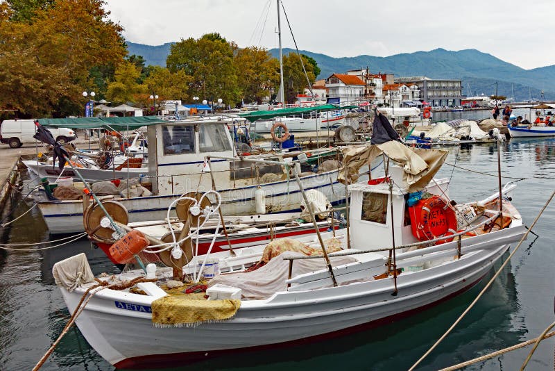 Griekse Vissersboten, het Griekse Eiland van Thassos stock afbeeldingen Griekse Vissersboten, het Griekse Eiland van Thassos stock afbeeldingen