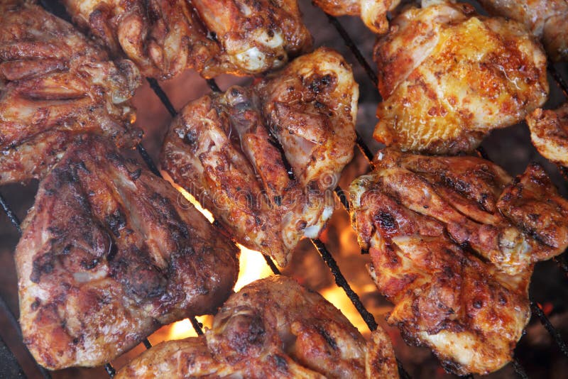 Griglia del pollo fotografie stock libere da diritti Griglia del pollo fotografie stock libere da diritti