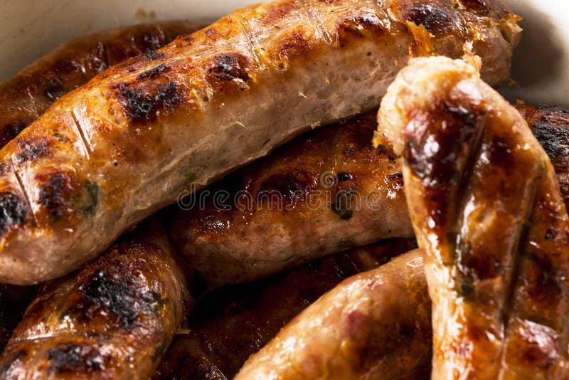 Grilla korvar på grillfestgallersikt royaltyfri fotografi Grilla korvar på grillfestgallersikt royaltyfri fotografi
